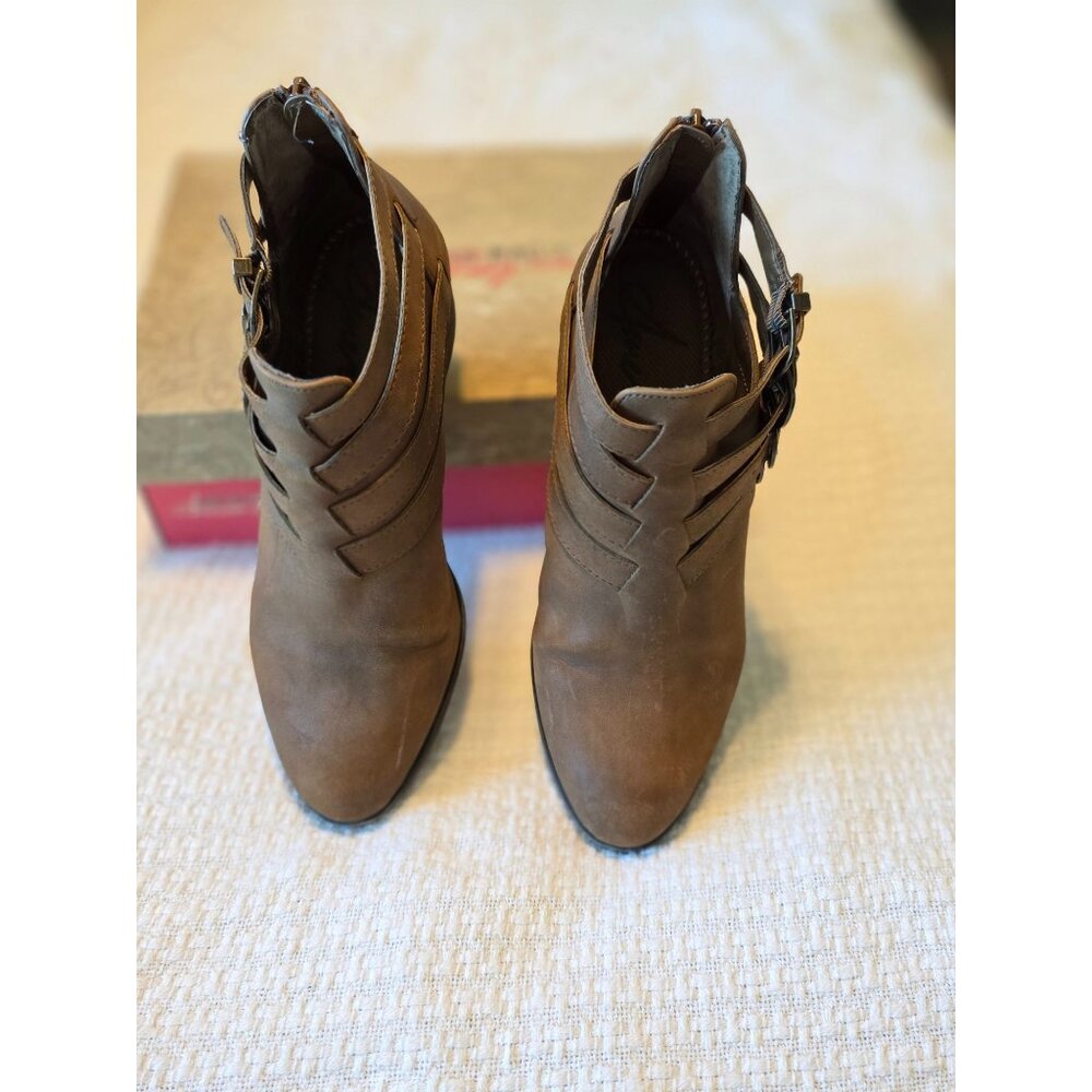 American Rag Adariep Tan Cutout Booties With Buckle & Zipper Closure Size 9.5M